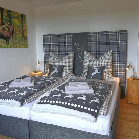 Berghaus Zum Hirsch 度假居 *